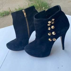Vince Camuto black platform boot